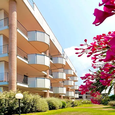 Hotel apartamentowy Isa-apartments 4 Beds In With Swimming-pool In San Vincenzo, Just 600 Meters From The Sea