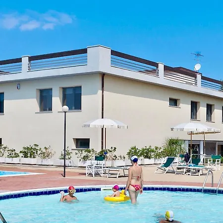 Isa-apartments 4 Beds In With Swimming-pool In San Vincenzo, Just 600 Meters From The Sea *