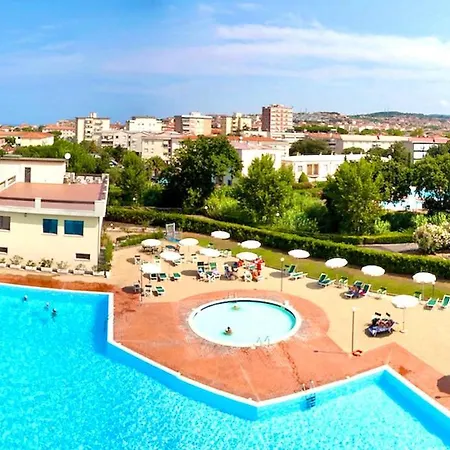 Isa-apartments 4 Beds In With Swimming-pool In San Vincenzo, Just 600 Meters From The Sea San Vincenzo